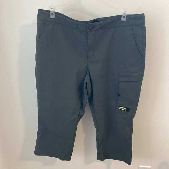 Green Cargo Shorts with Knee Length and Durable Material - Picture 1 of 12